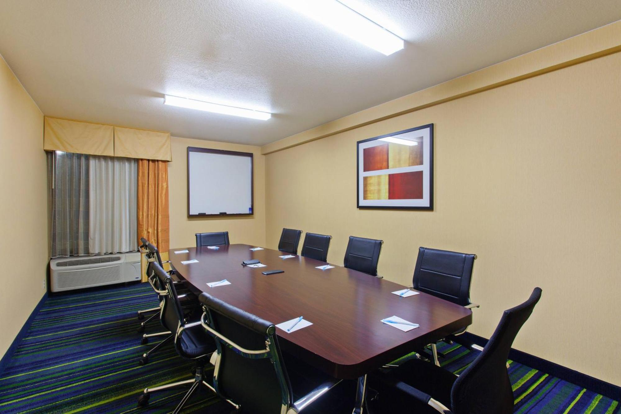 Hotel Fairfield By Marriott Orange County 3*