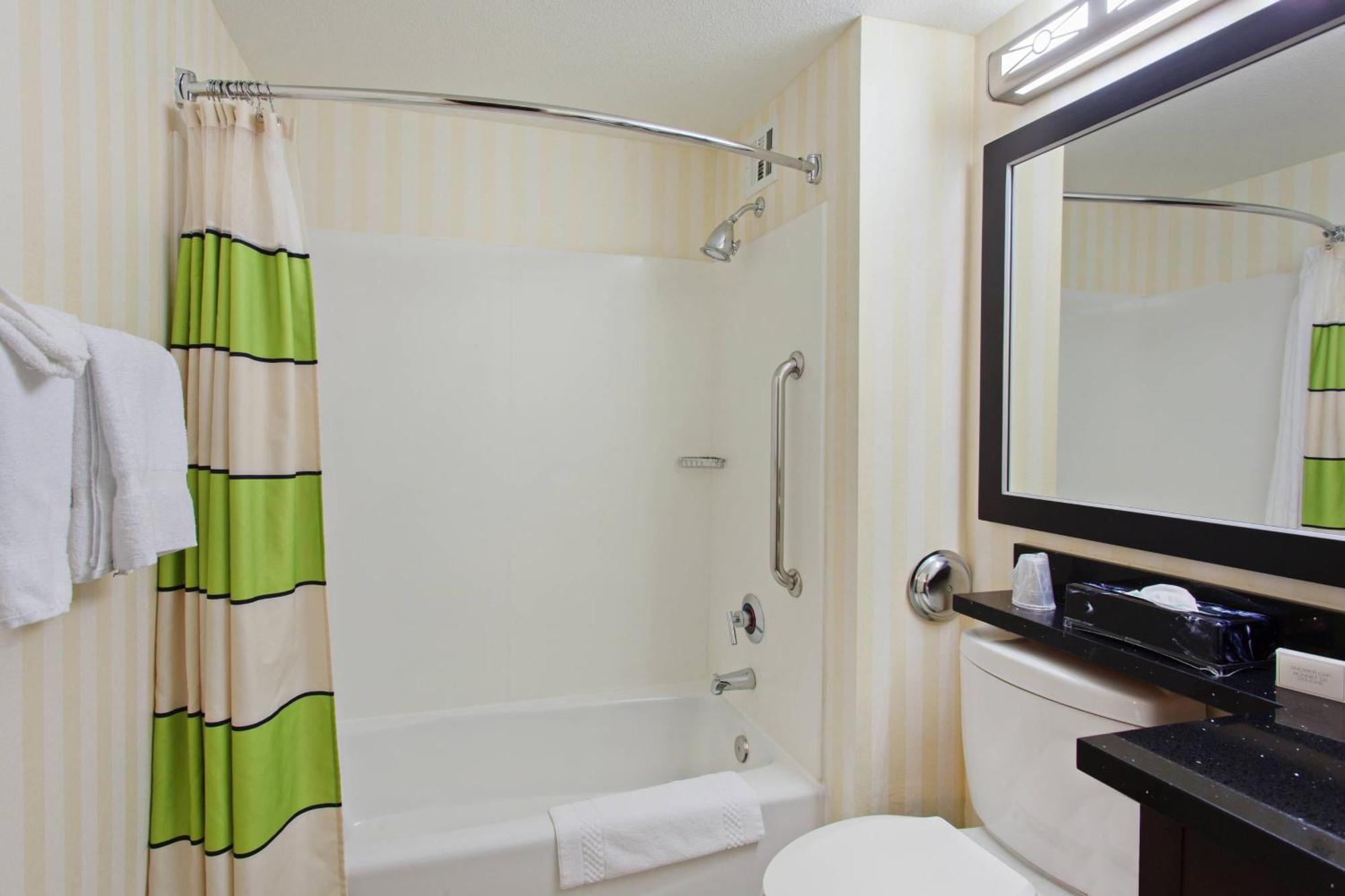 Hotel Fairfield By Marriott Orange County