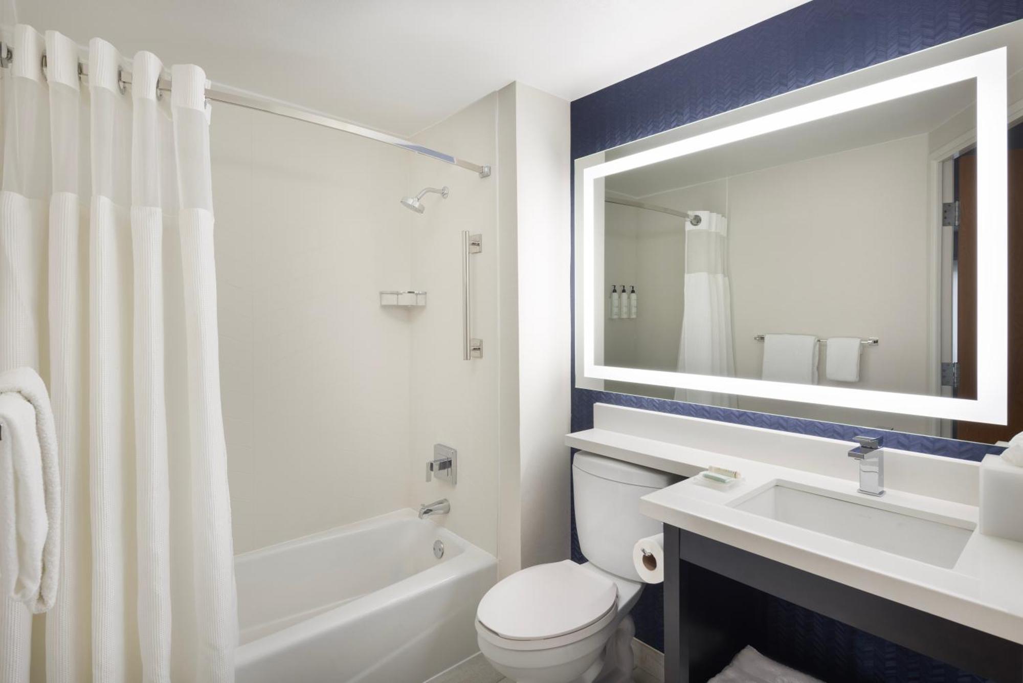 Hotel Fairfield By Marriott Orange County